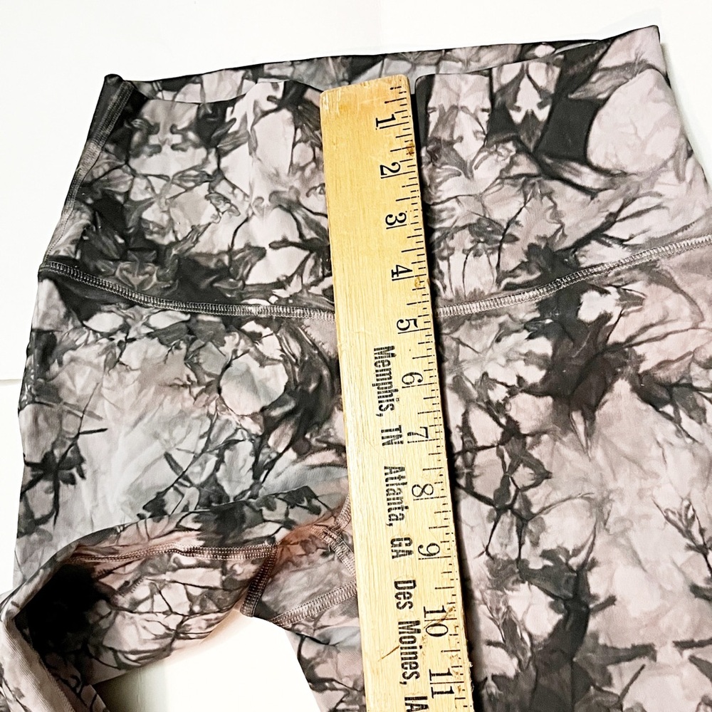 Lululemon ✨size 4 ✨ Abstract Print Leggings - Picture 6 of 7